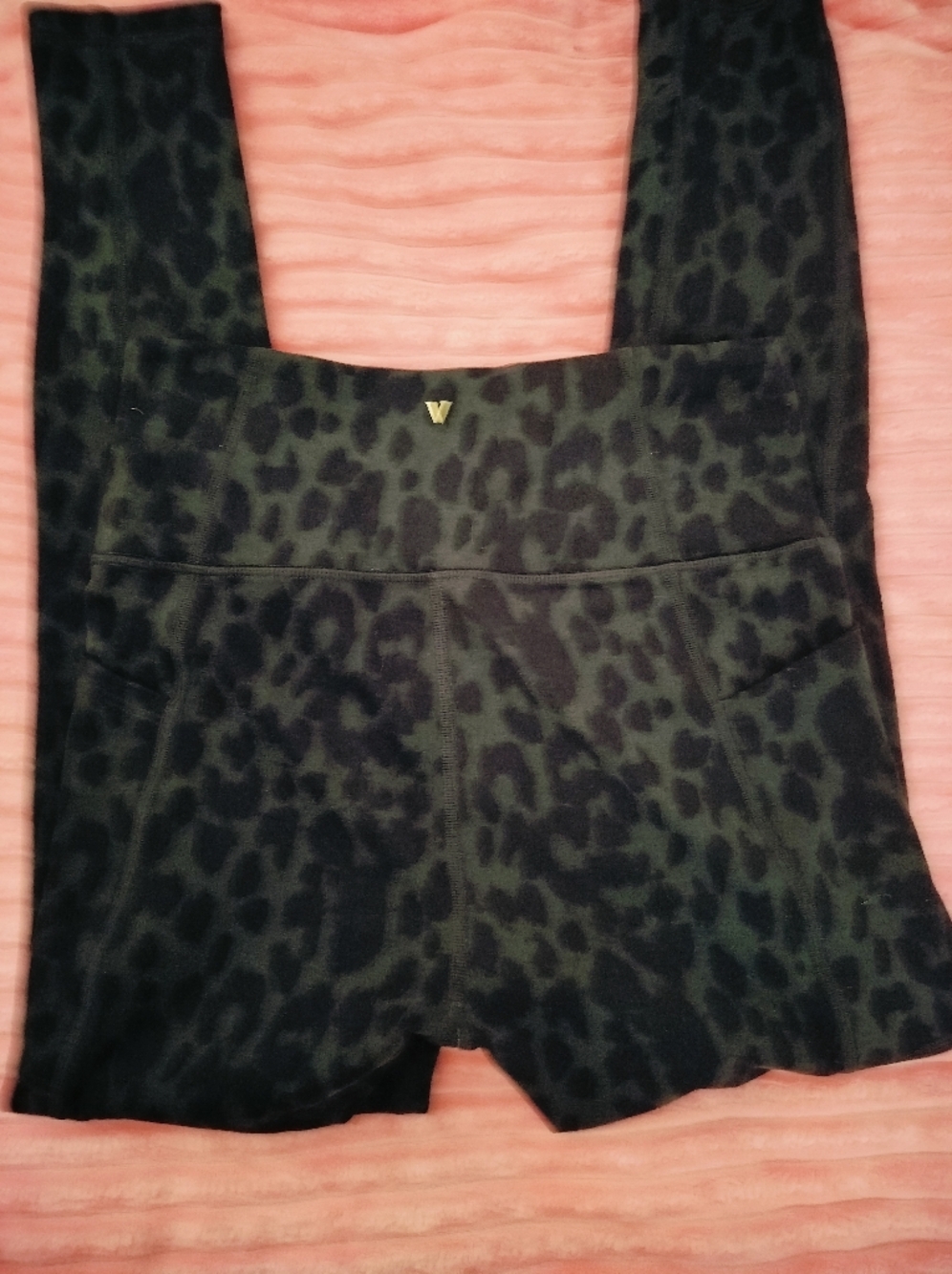 Victoria's Secret Dark Gray Black Leopard Print High-Waist Leggings - Size 4 - Picture 3 of 8